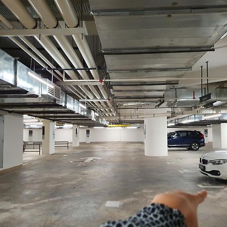 Highpark Suites At Petaling Jaya, Kelana Jaya By Plush Exteriör bild