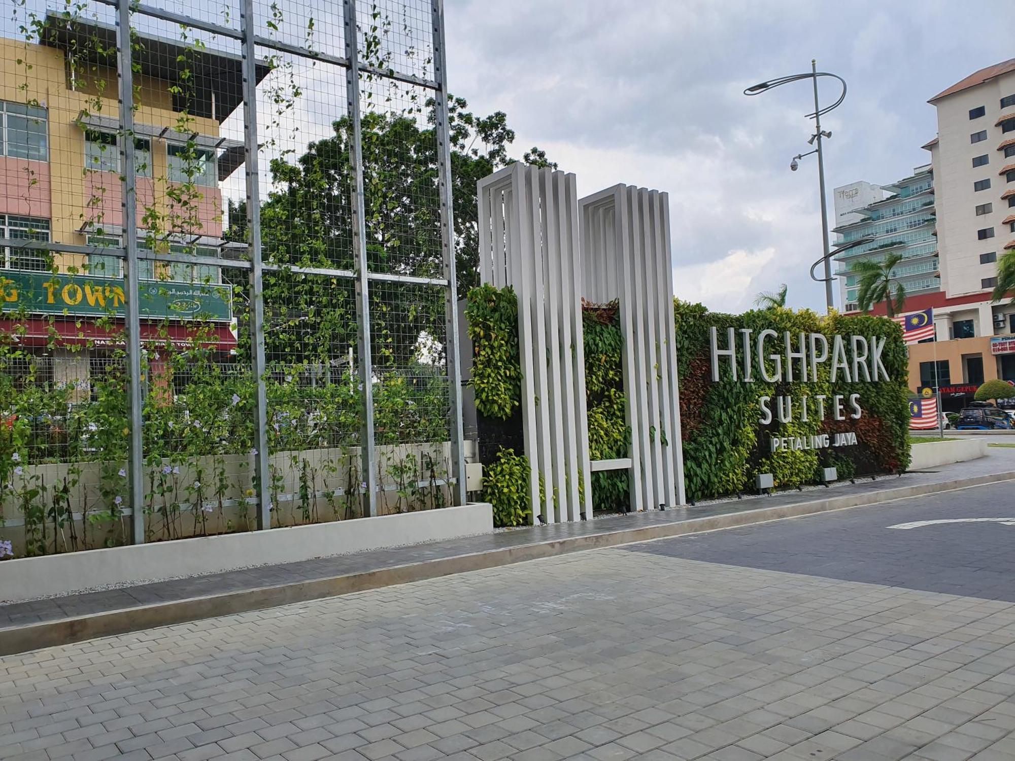 Highpark Suites At Petaling Jaya, Kelana Jaya By Plush Exteriör bild