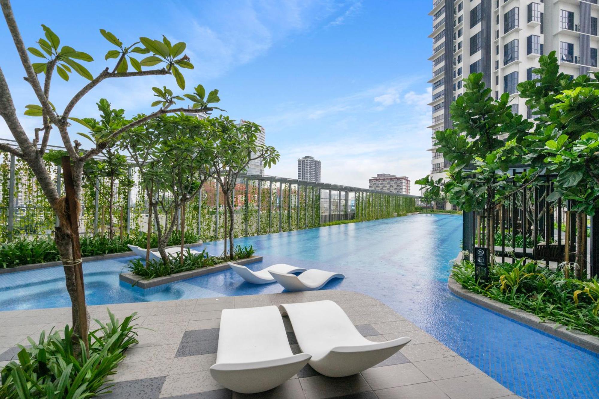 Highpark Suites At Petaling Jaya, Kelana Jaya By Plush Exteriör bild
