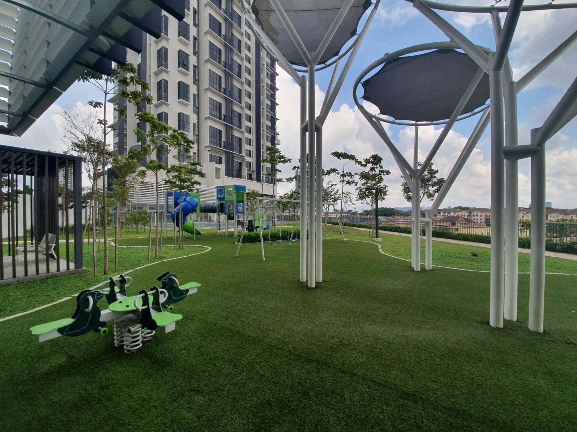 Highpark Suites At Petaling Jaya, Kelana Jaya By Plush Exteriör bild